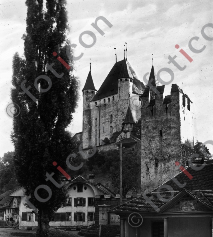 Thun. Das Schloß | Thun. The Castle - Foto foticon-simon-023-054-sw.jpg | foticon.de - Bilddatenbank für Motive aus Geschichte und Kultur